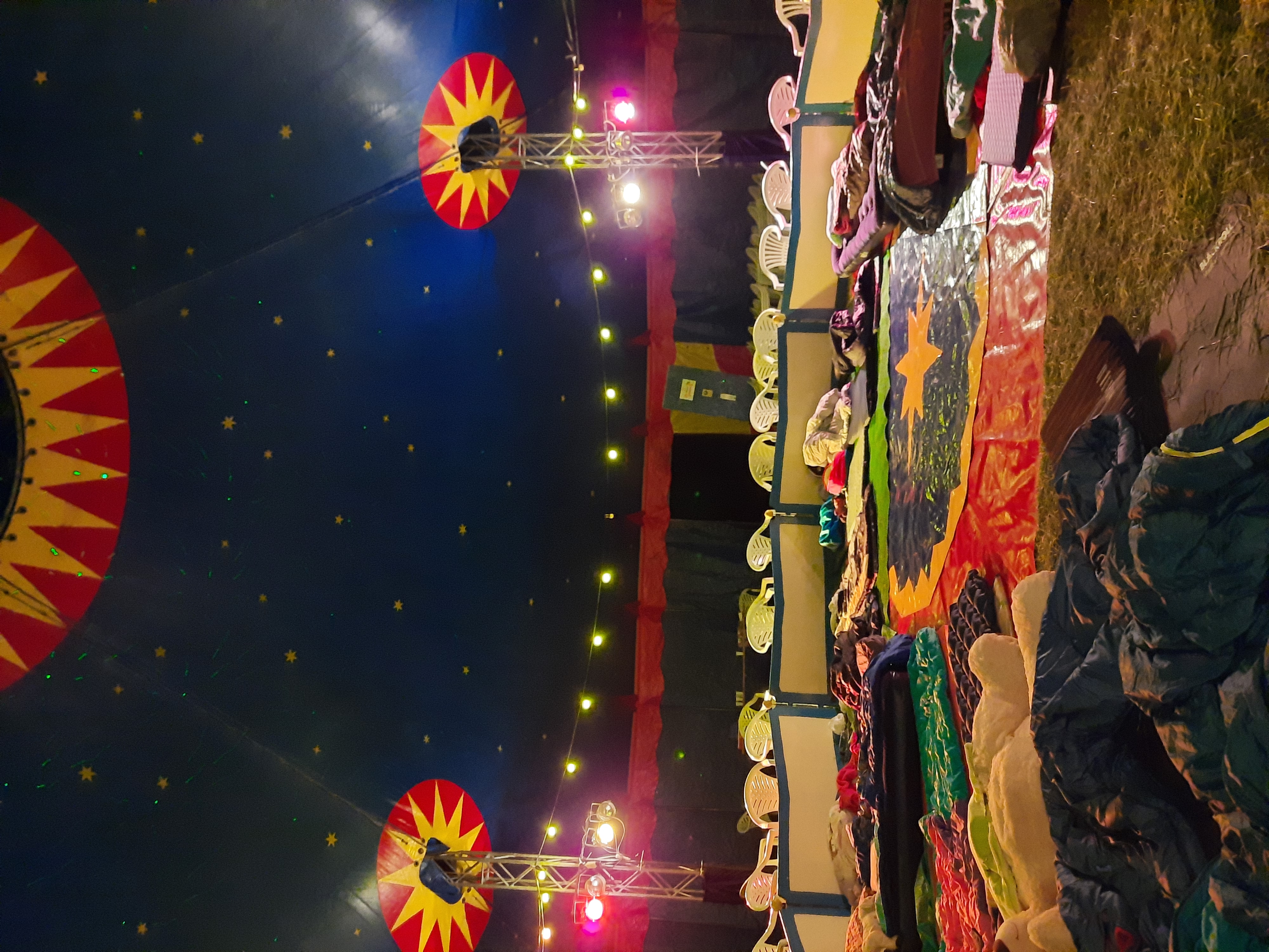 Übernachtung im Zirkuszelt mit Kinderdisco und Nachtwanderung